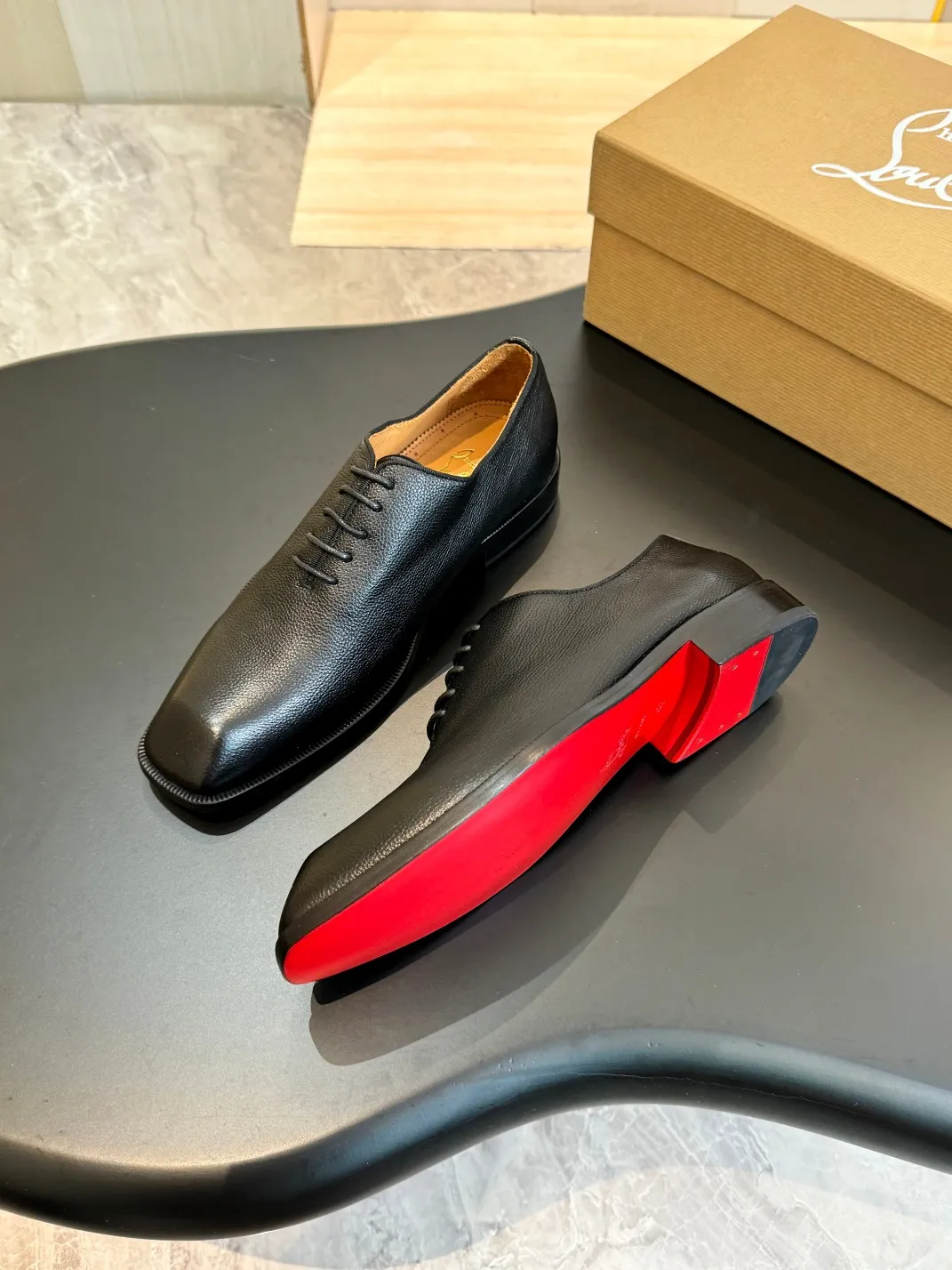 [CL red-soled shoes] Top P: 1020💰 Size 39-44 (⚠️38.45.46 custom-made, non-refundable and non-exchangeable) 🆑High-end men’s business formal leather shoes, original and genuine top-quality goods ••✅💯 Top-quality original order purchasing agent! Original imported patterned cowhide ➕Imported cowhide lining ➕Cowhide feet ➕Original leather outsole~🉑️Feel free to compare the authentic ones!